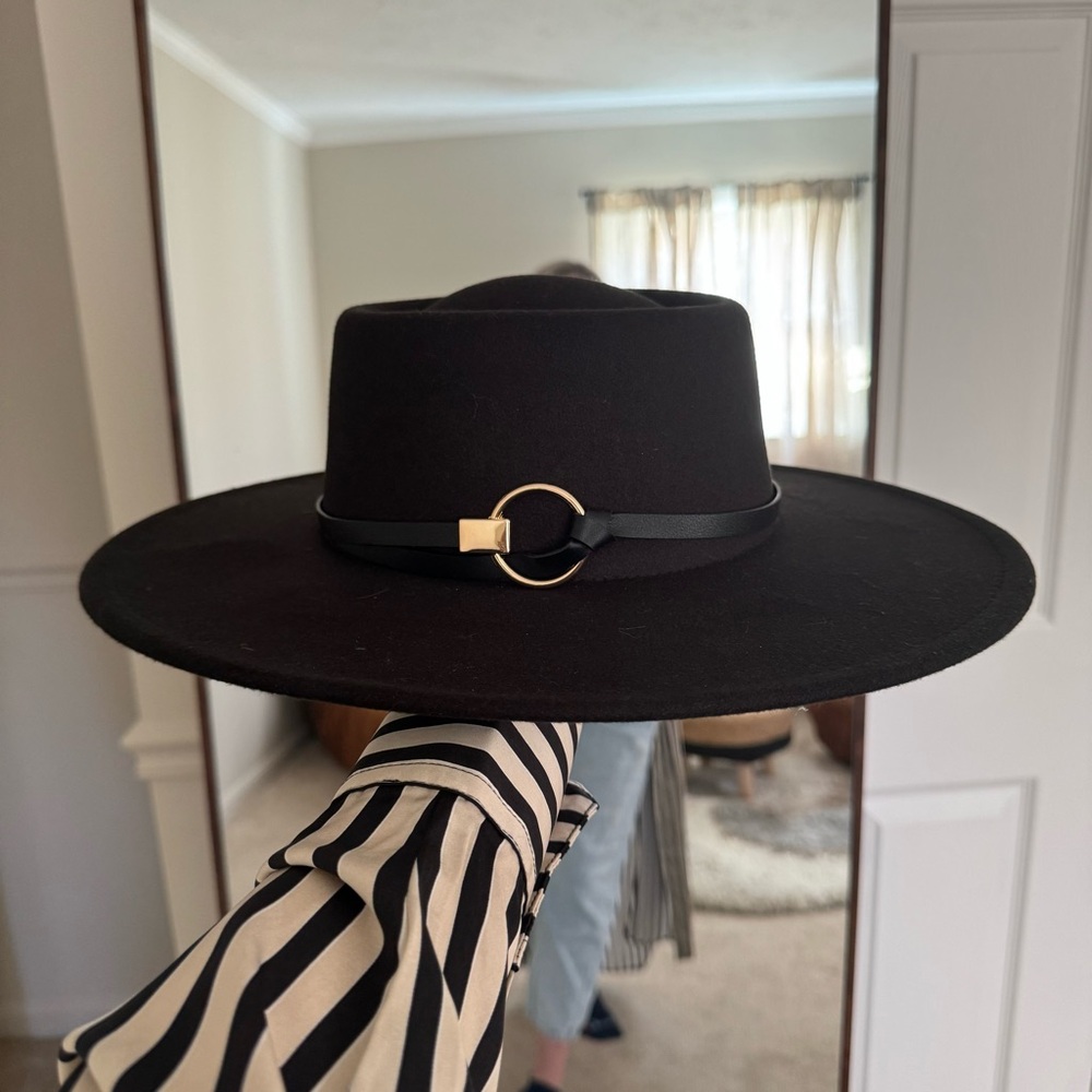 Elegant Black Wide-Brim Hat